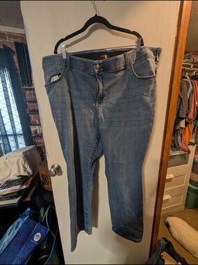 Lee Women's Straight-Leg Jeans in Light Blue Denim